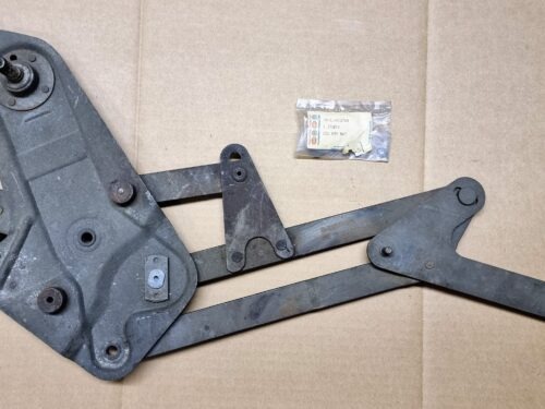 USED 151837502E Winder, door window, right