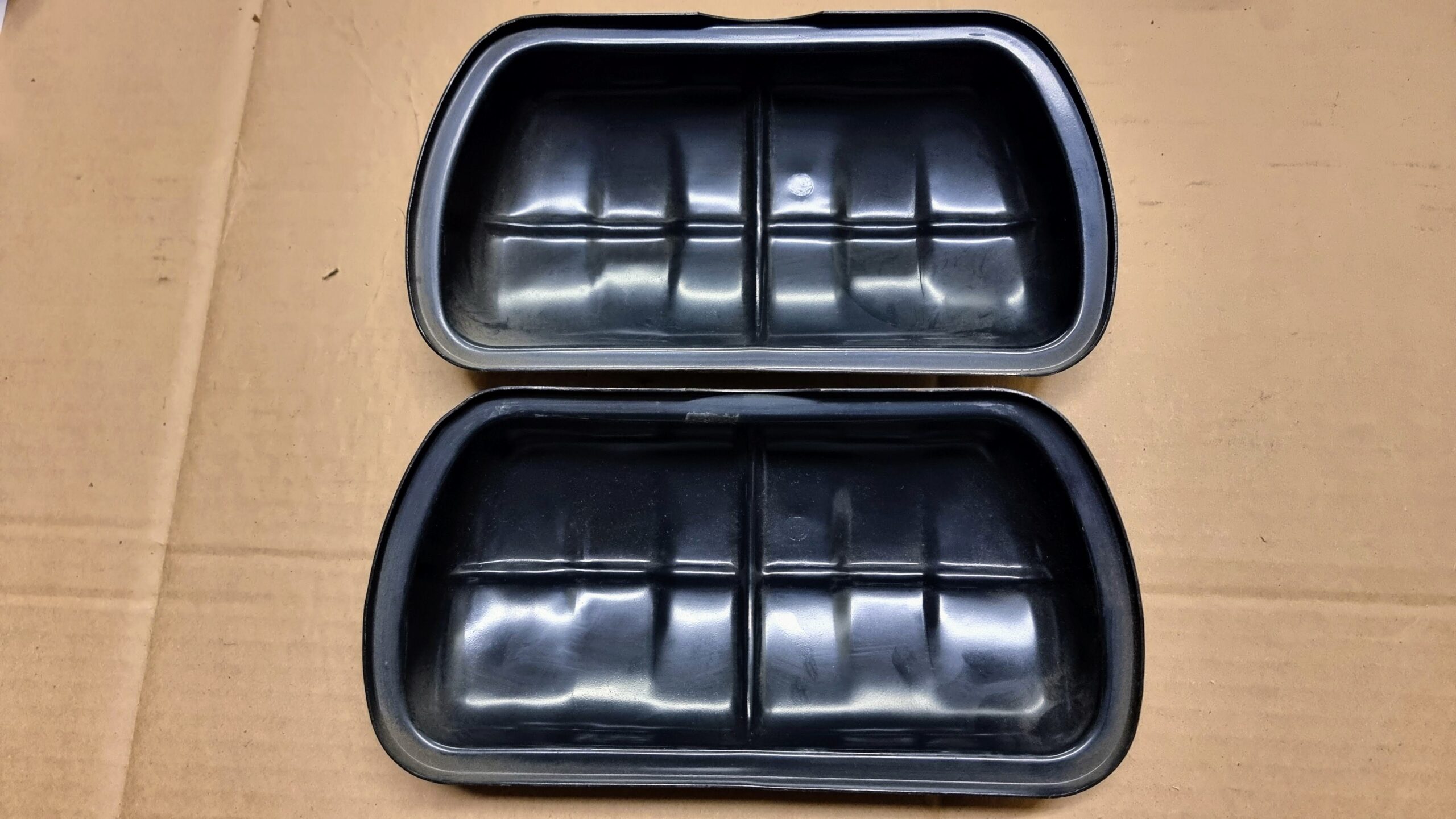 NOS 111101475 Covers, cylinder head, pair