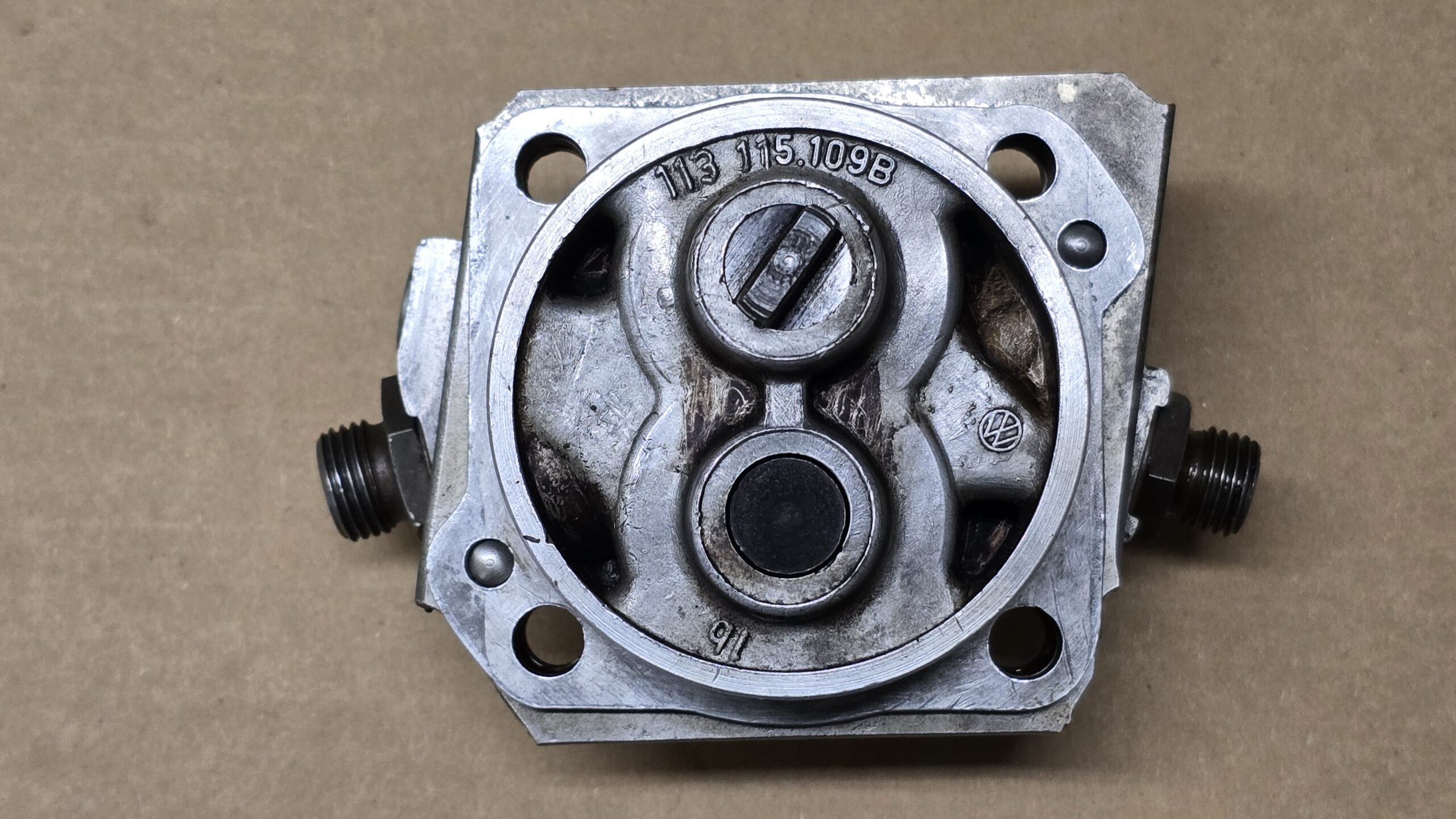 USED 113115101C Dual oil pump