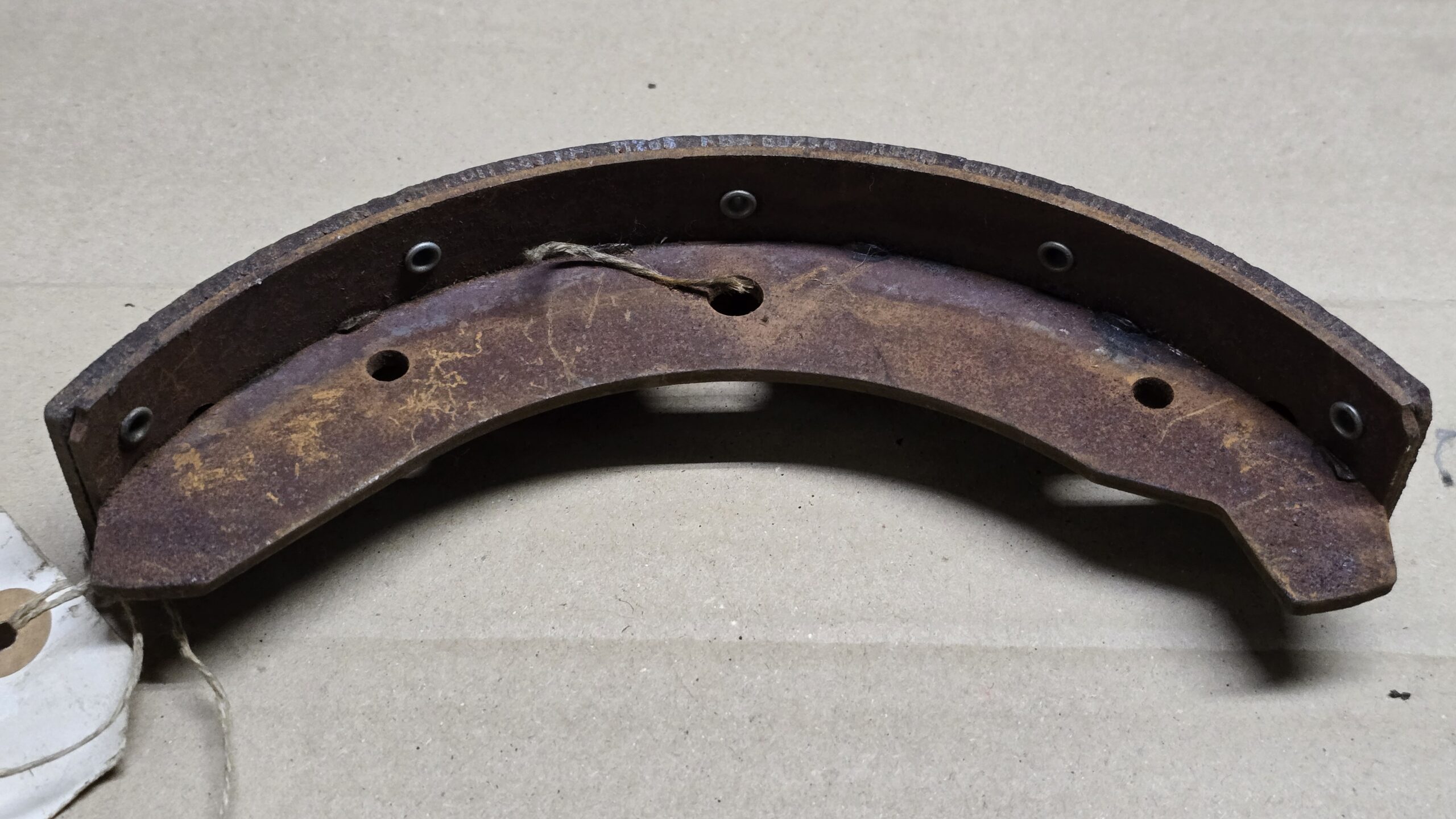 NOS 181609237E Brake shoe 40mm, front