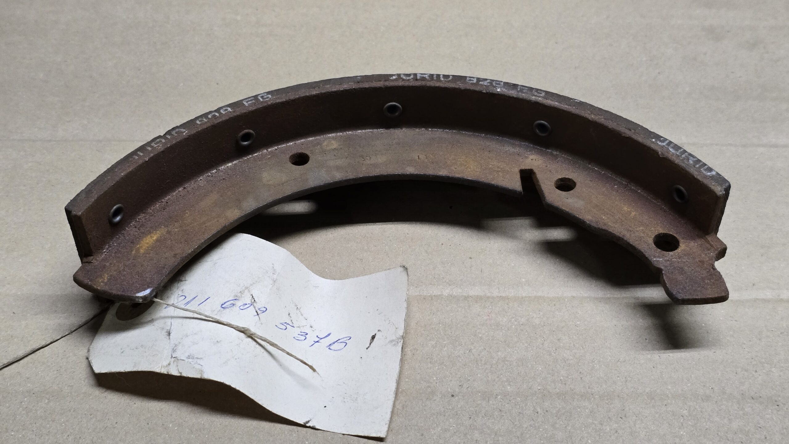 NOS 211609537B Brake shoe 40mm, rear