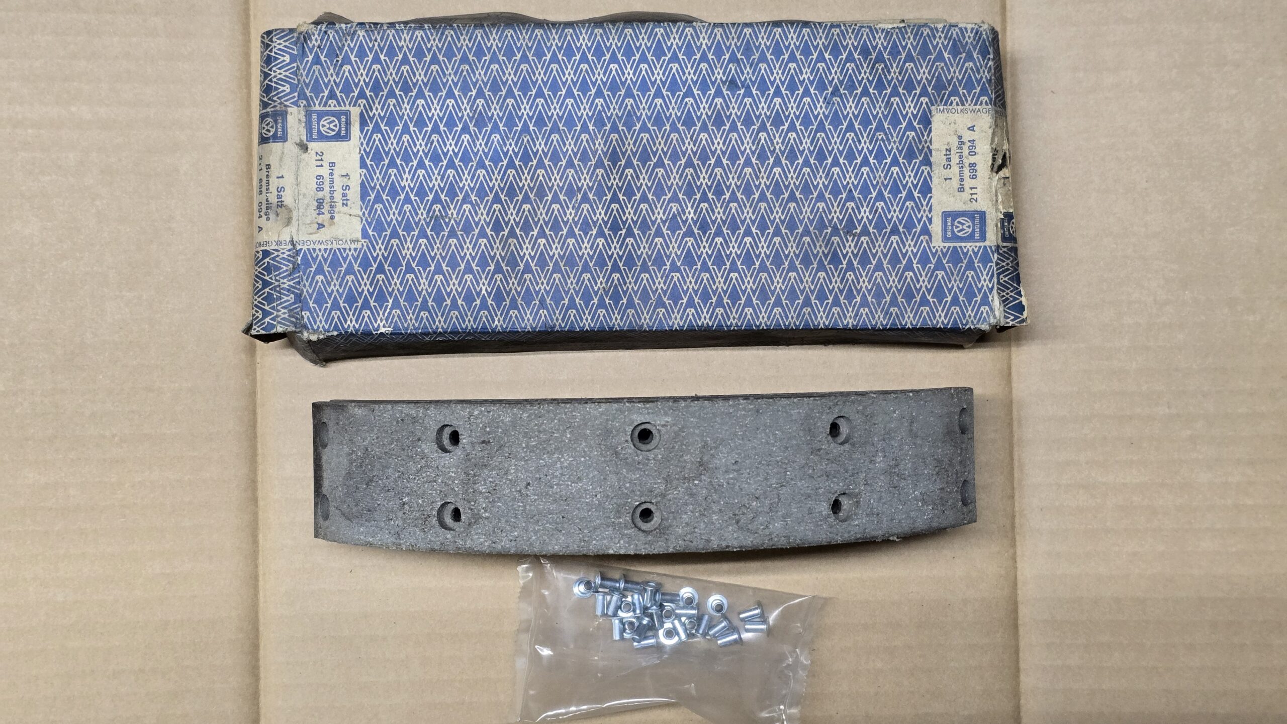 NOS 211698094A Set brake linings 45mm, rear, oversize