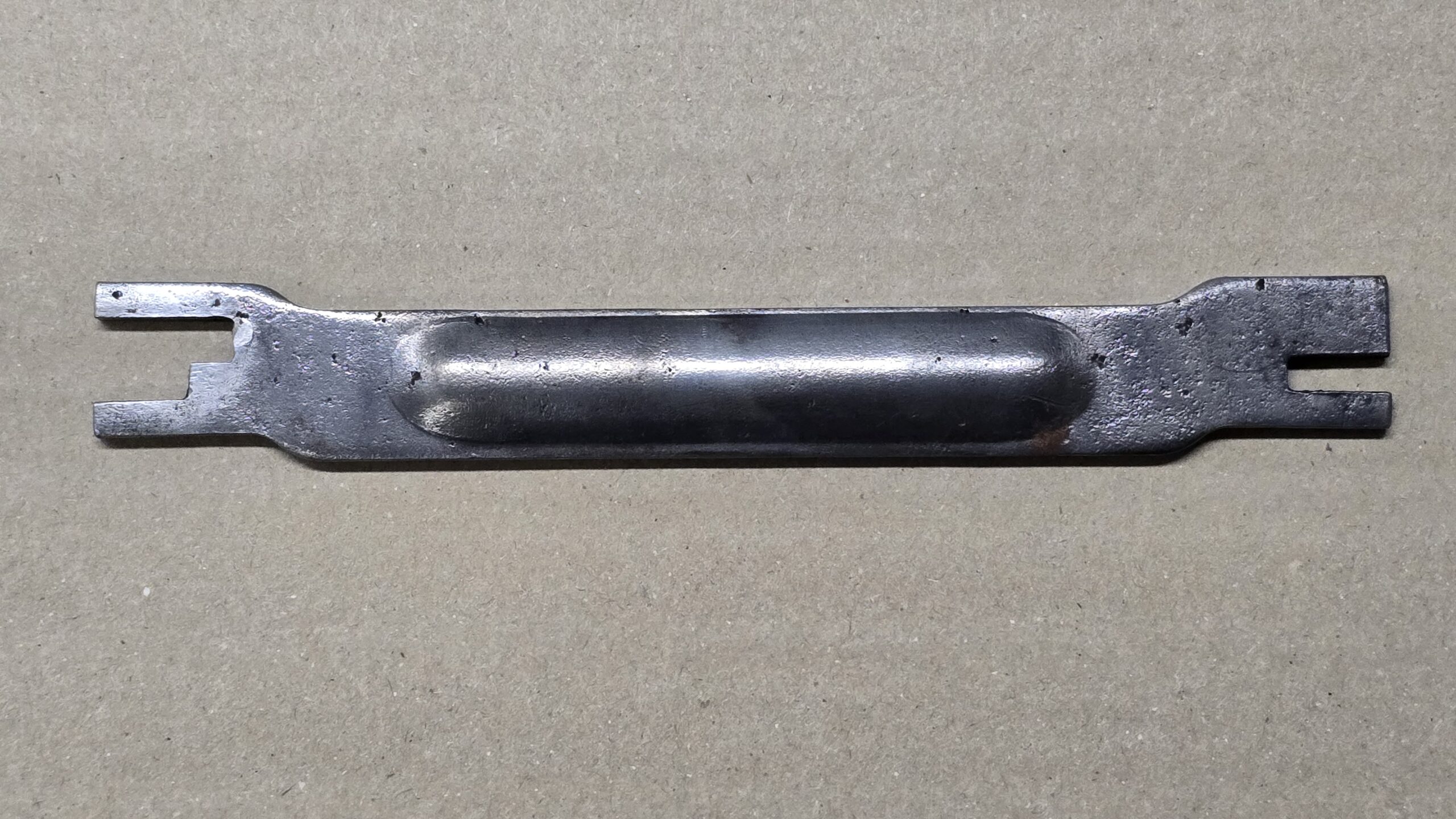 USED 211609632 Push bar, brake shoe right