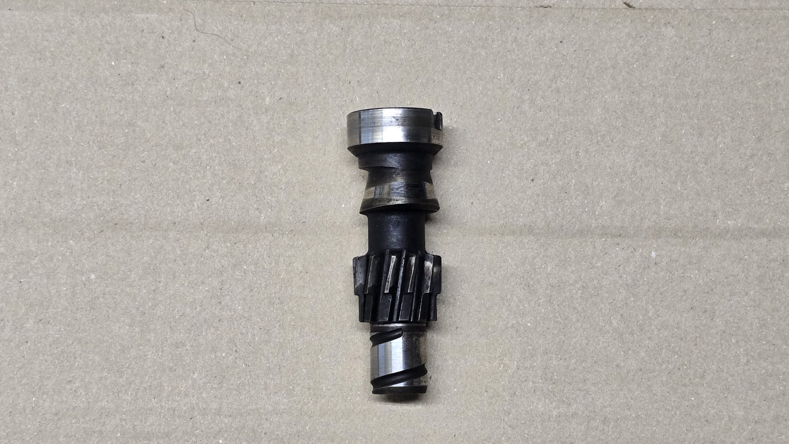 USED 111105231 Pinion, distributor drive