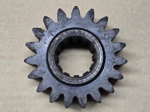 USED 211501261C Gear, rear axle shaft, 19 teeth