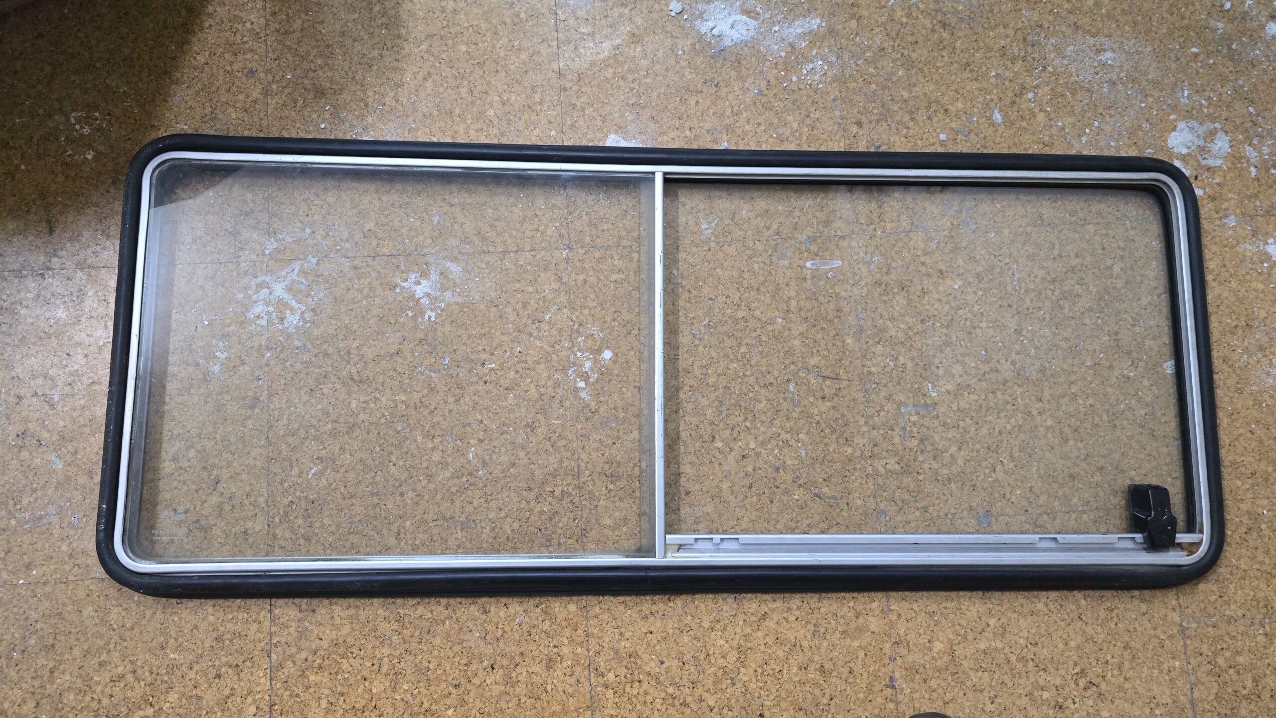 USED 253847711 908 Sliding window, left