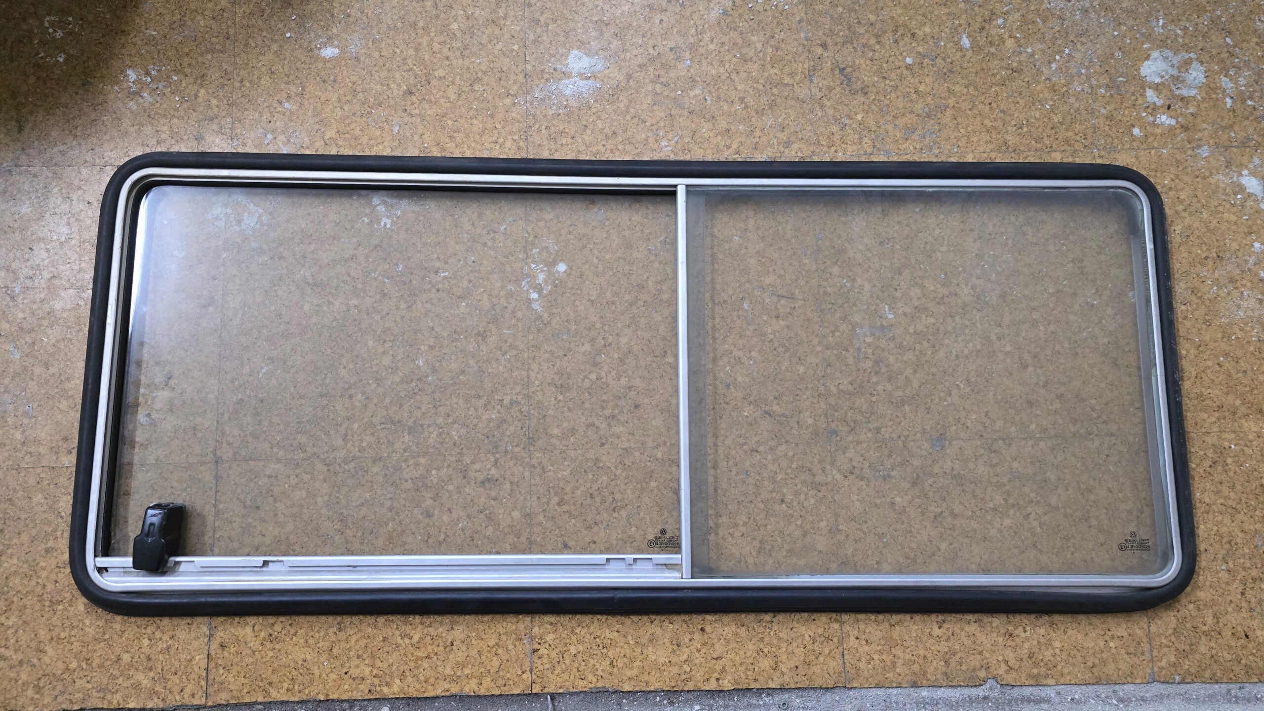 USED 253847712F 908 Sliding window, right