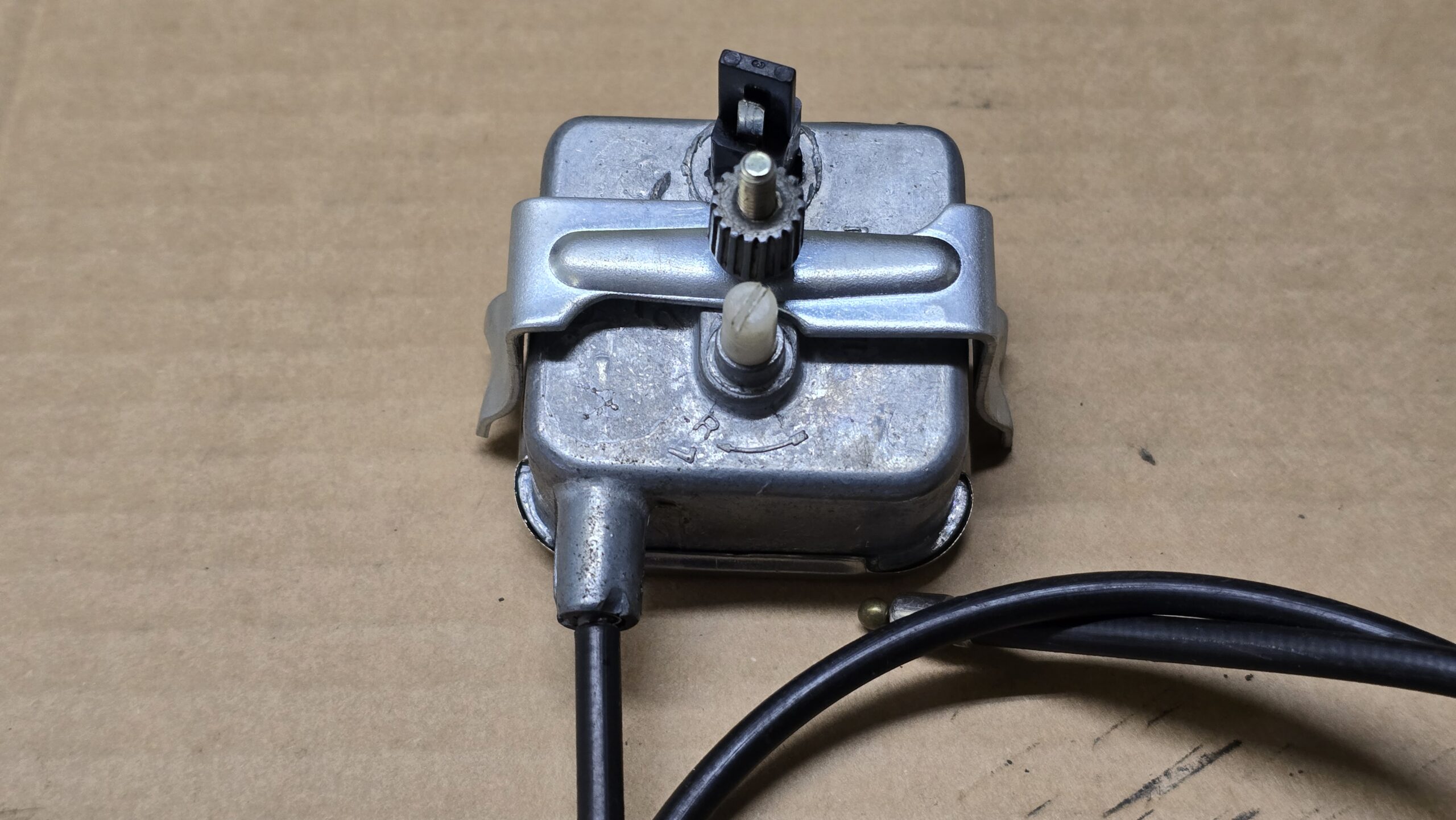 NOS 11391901311 Fuel gauge, mecanichal