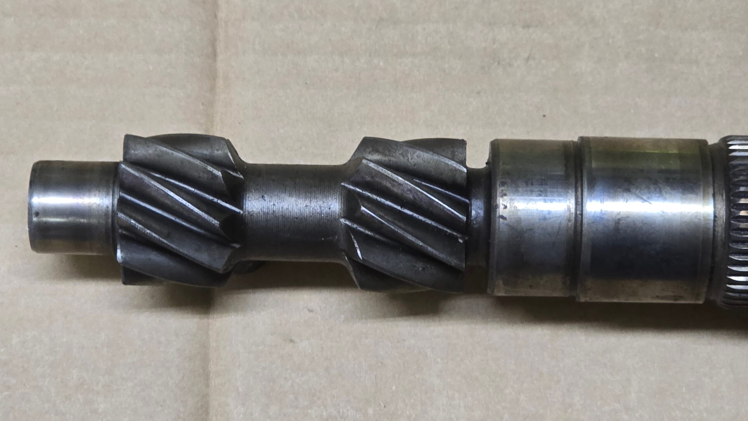 USED 094311101C Input shaft 9/16, front