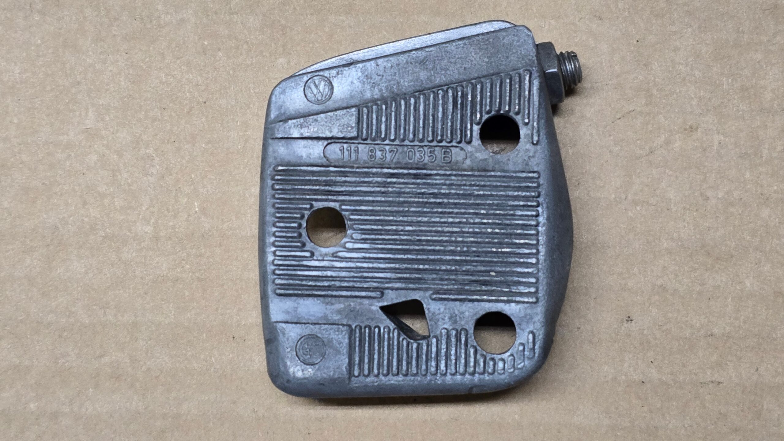 USED 111837035B Striker plate, door lock, left