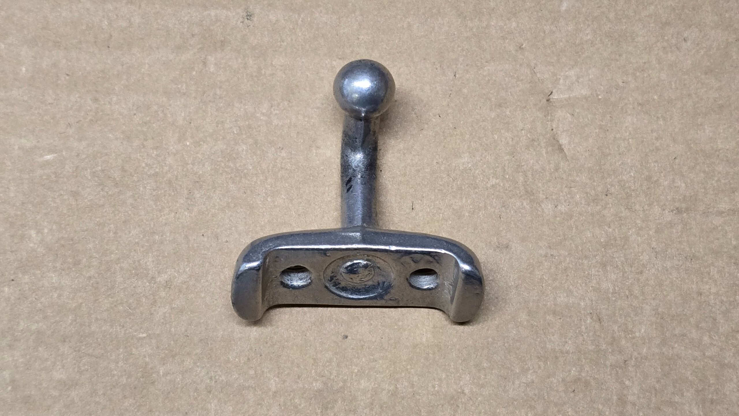 USED 113857635 Coat hook