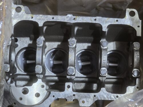 NOS 026103101F Cylinder block with pistons