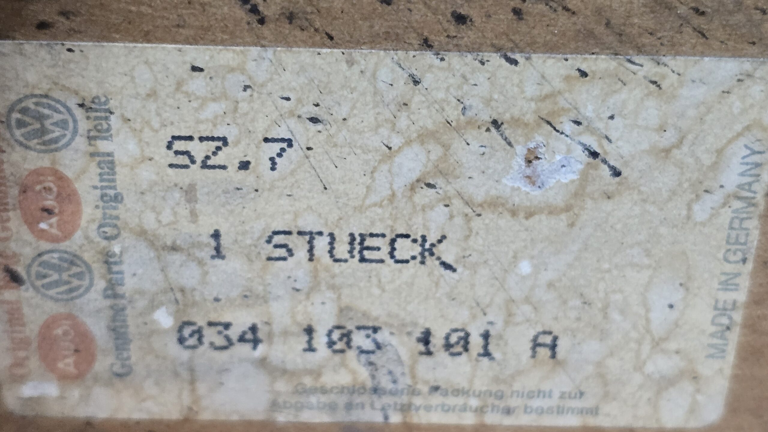 NOS 034103101A Cylinder block with pistons