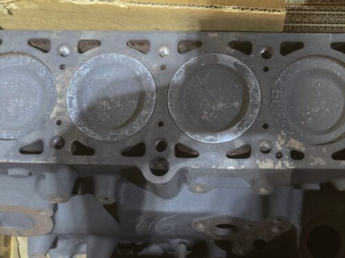 NOS 049103101B Cylinder block with pistons