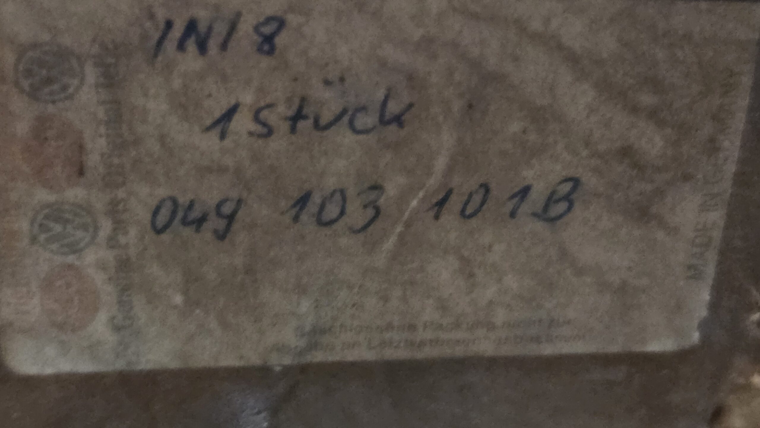 NOS 049103101B Cylinder block with pistons