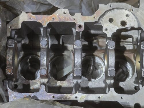 NOS 049103101H Cylinder block with pistons