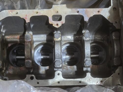 NOS 052103101J Cylinder block with pistons