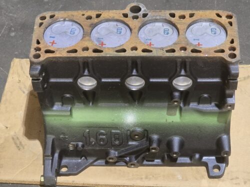 NOS 068103101D Cylinder block with pistons