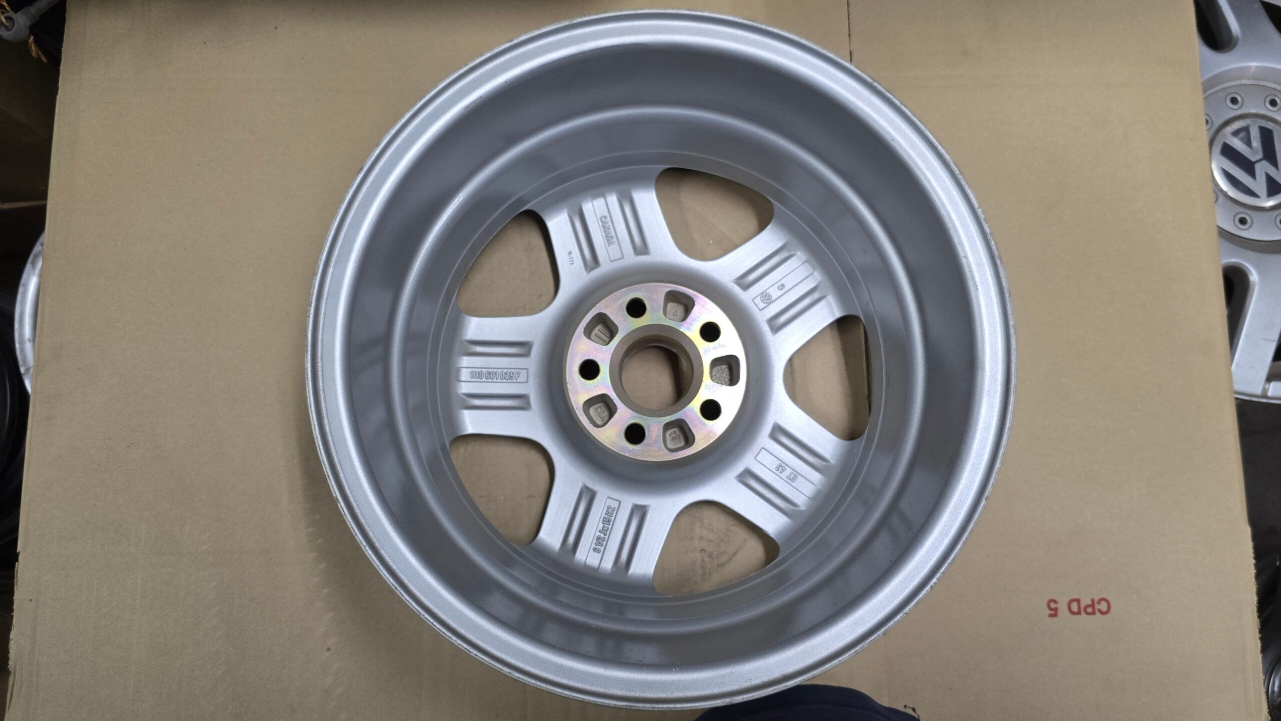 NOS 1H0601025F Alloy rim 6.5Jx15H2 ET43 5/100