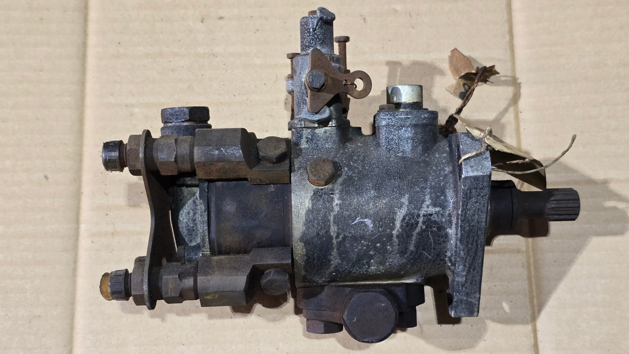 NOS 061130105 Injection pump
