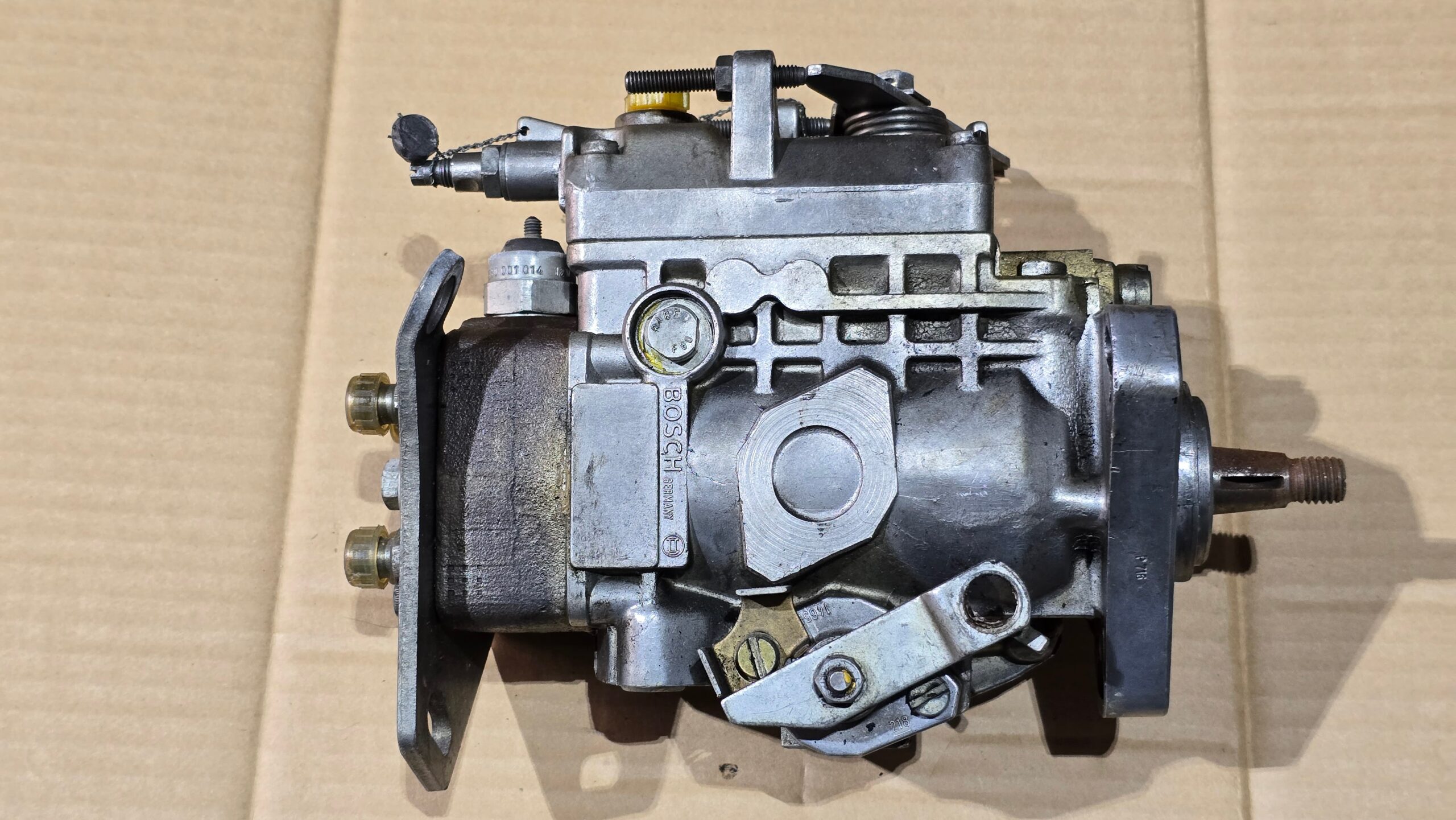 NOS 068130107 Injection pump