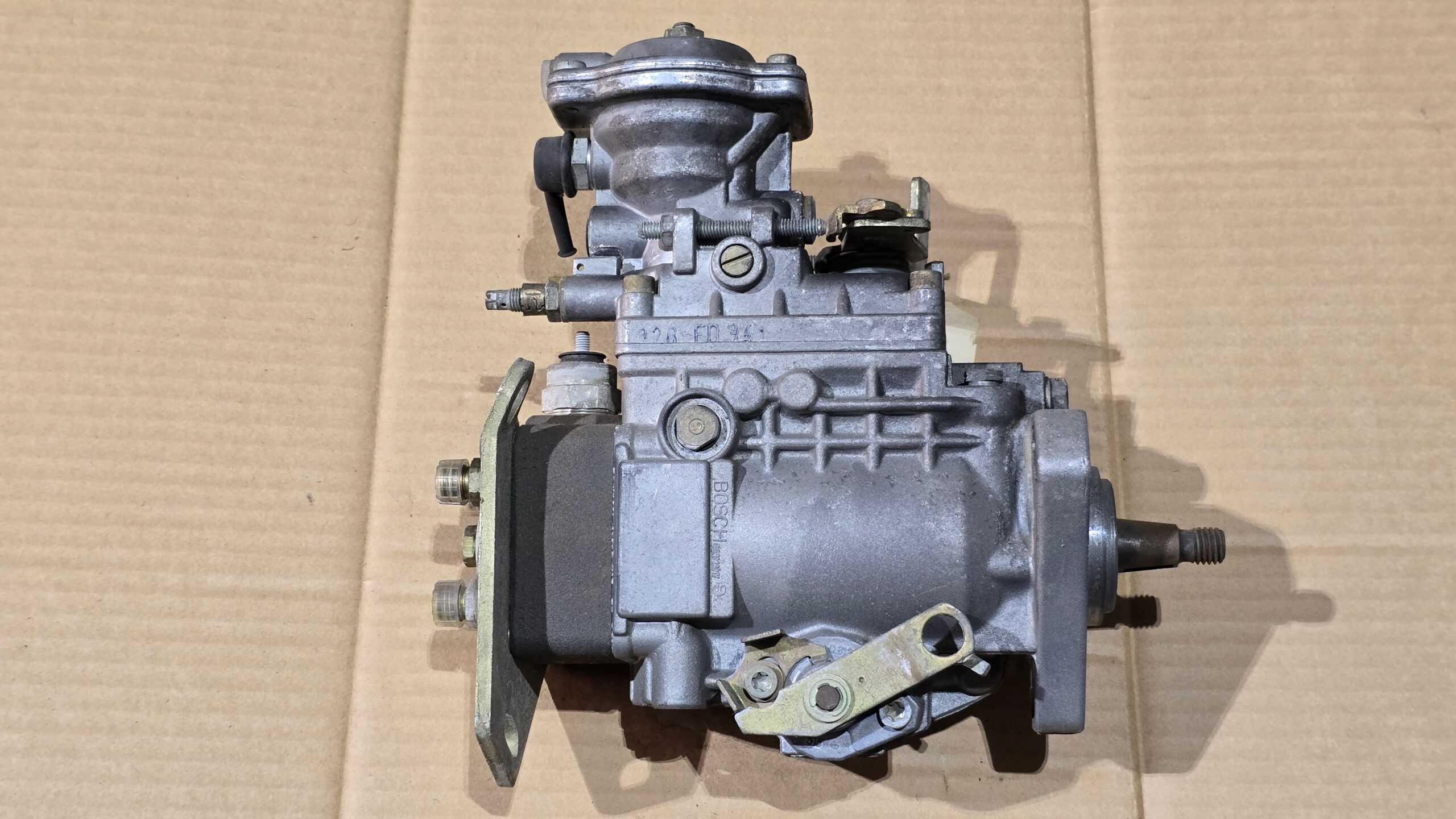 NOS 068130107AM Injection pump