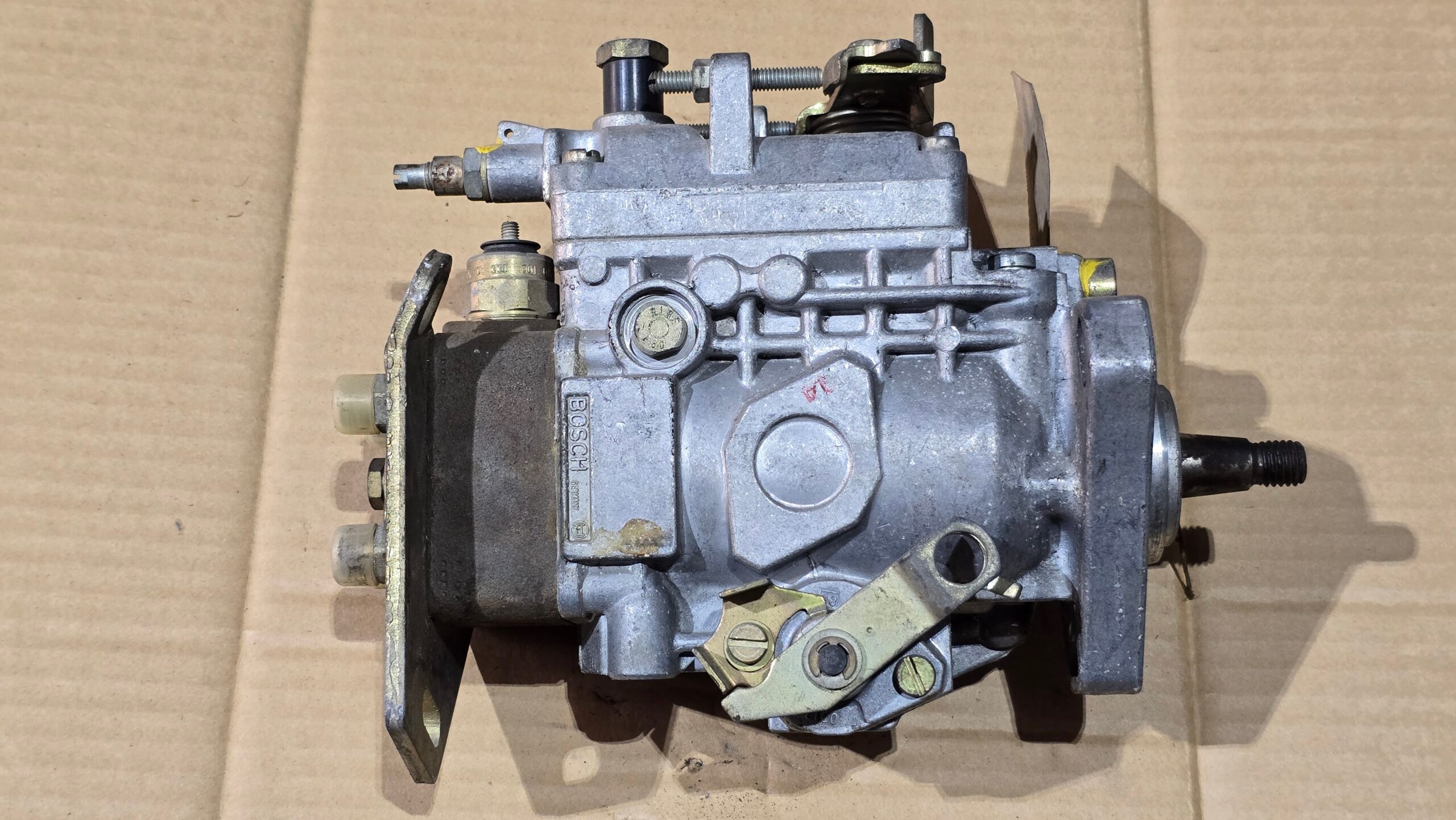 NOS 068130107J Injection pump