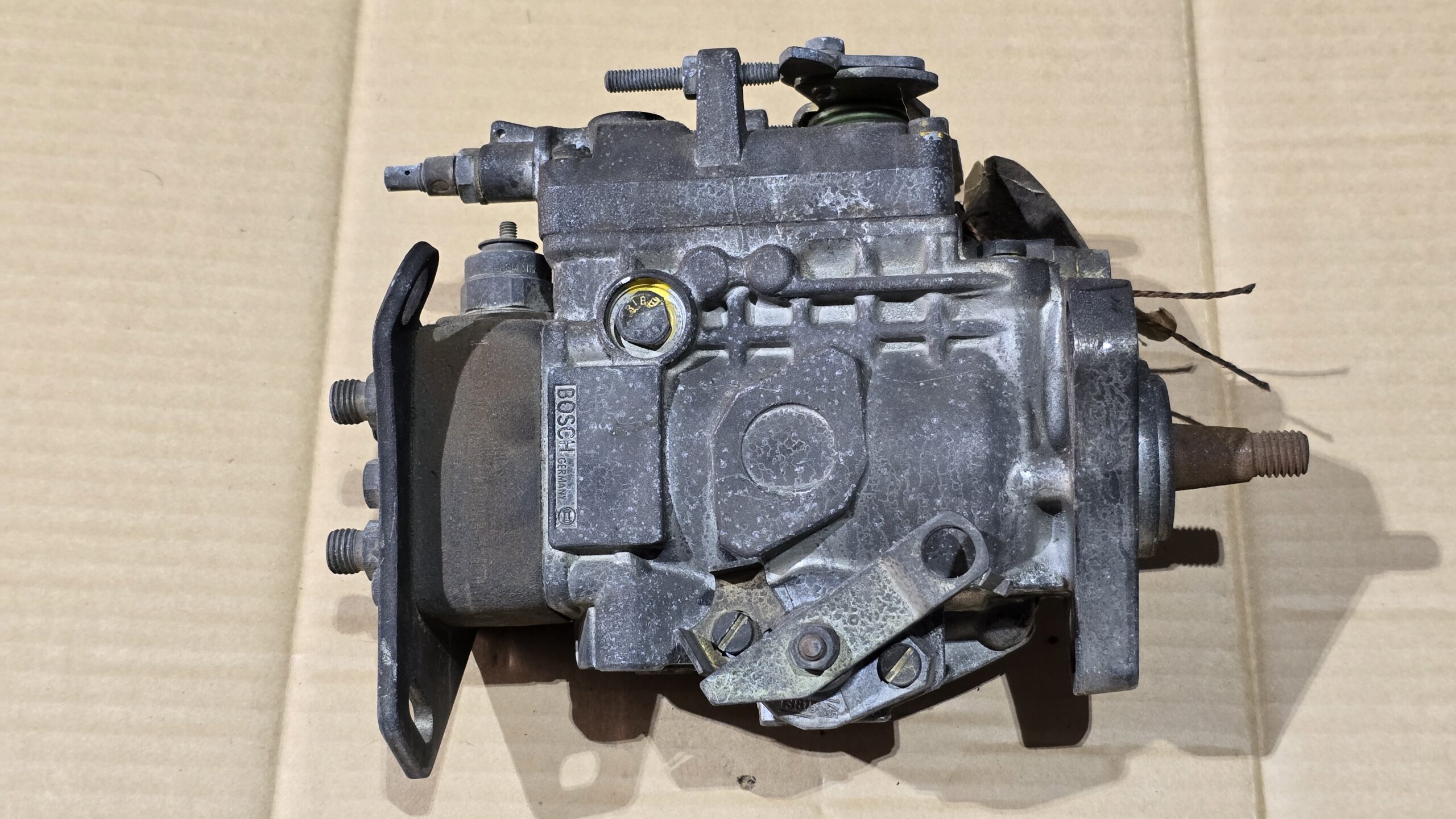 NOS 068130107L Injection pump