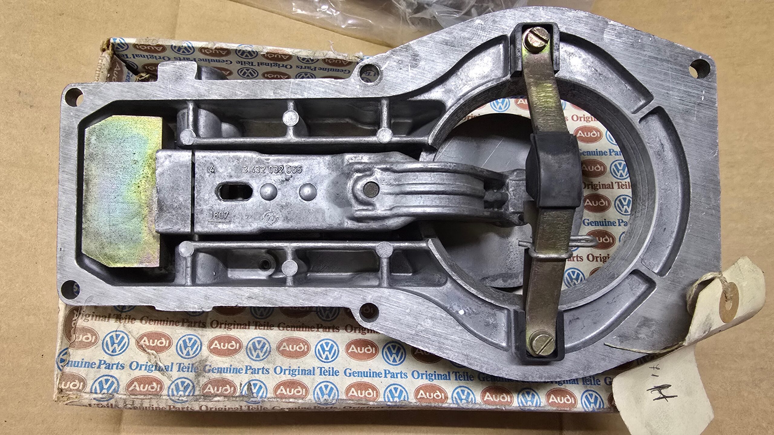 NOS 049133353E Air flow meter