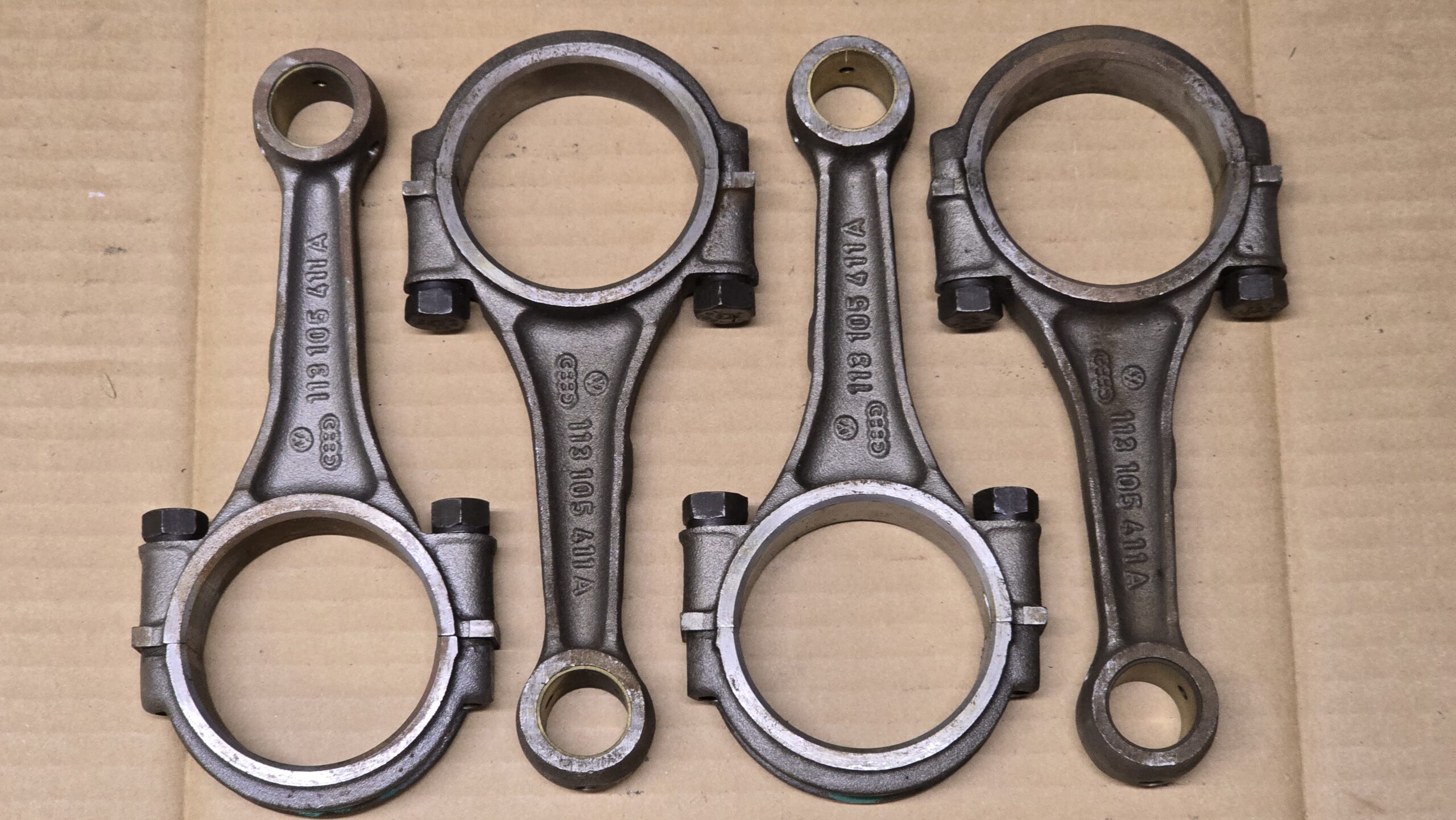 NOS 042198401 Connecting rods, set of 4