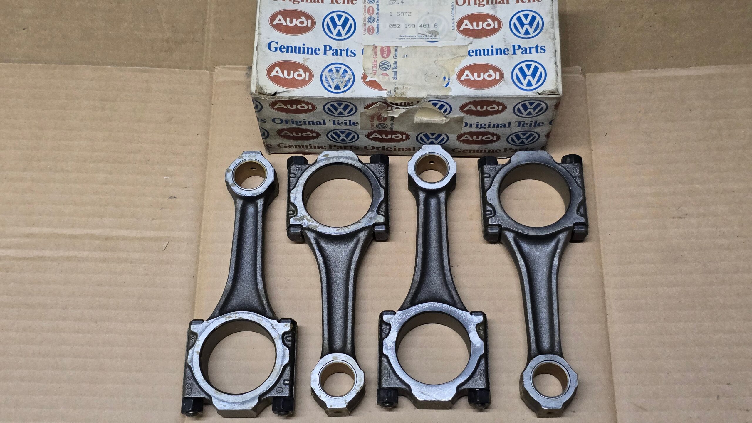 NOS 052198401B Connecting rods, set of 4