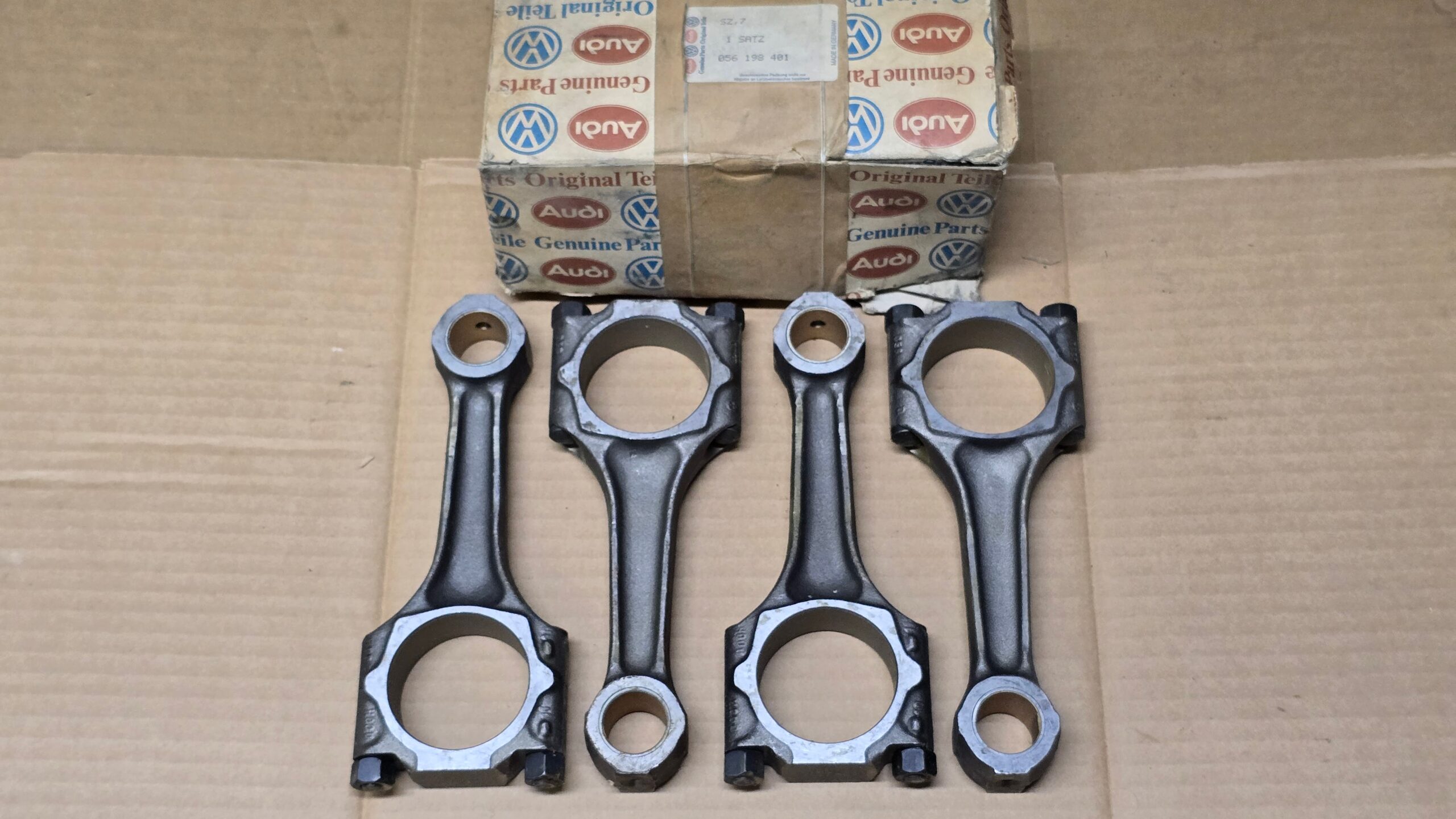 NOS 056198401 Connecting rods, set of 4