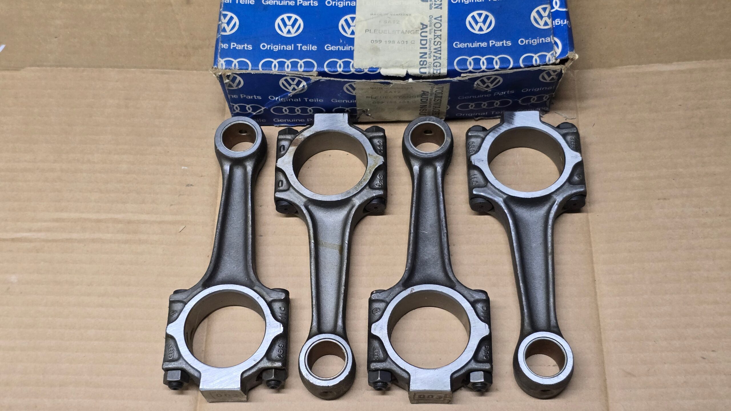 NOS 059198401C Connecting rods, set of 4