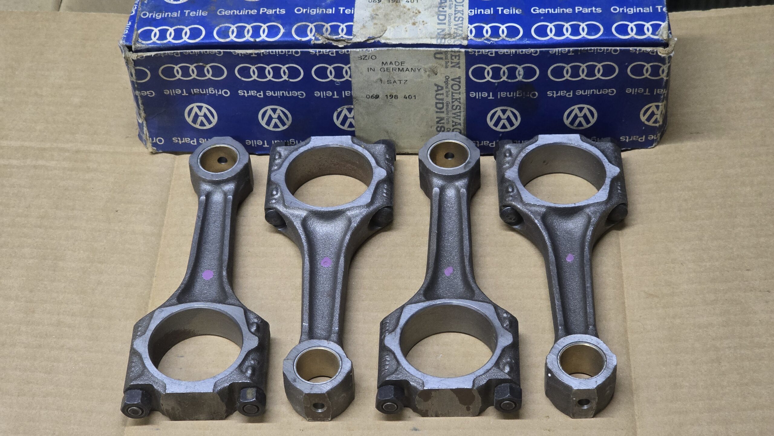 NOS 068198401D Connecting rods, set of 4