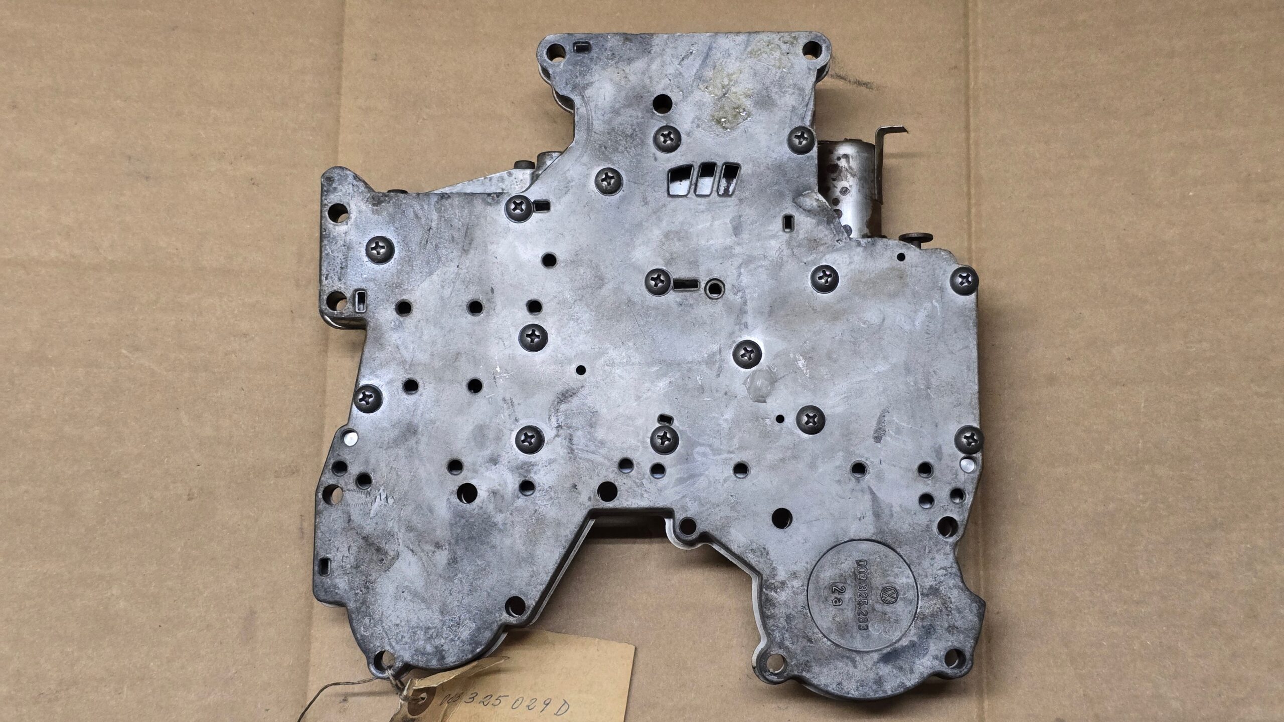 NOS 003325029D Valve body