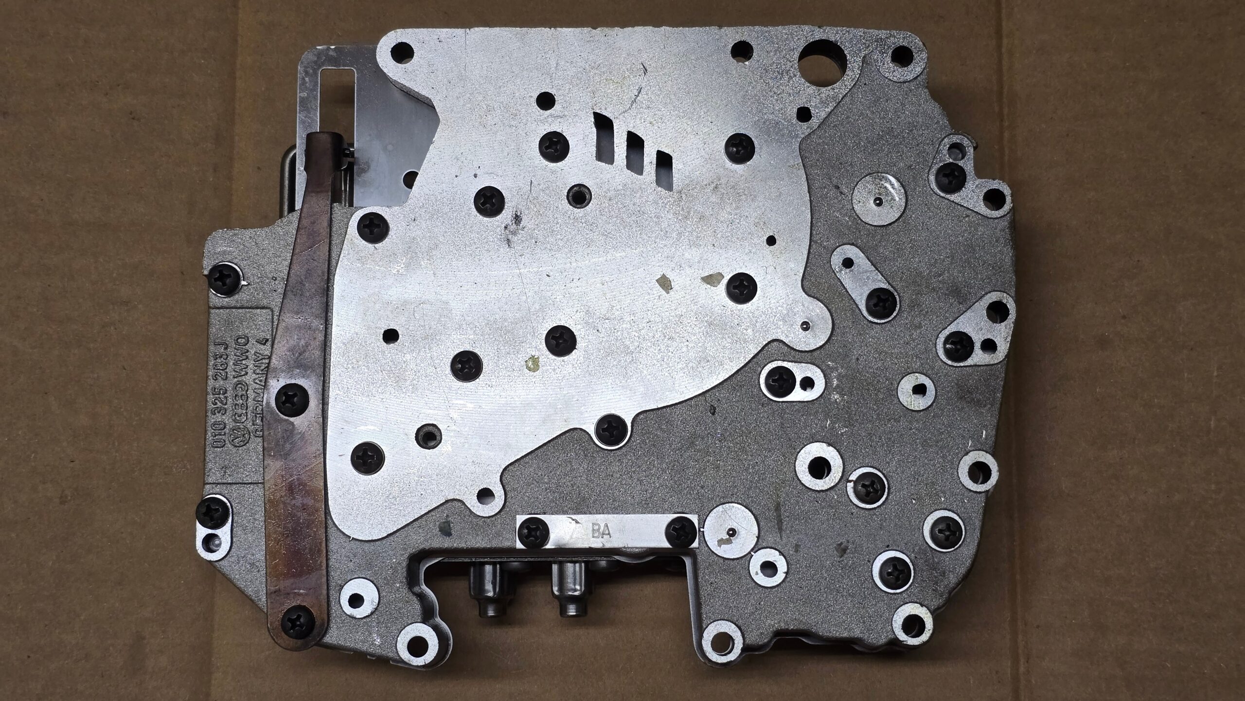 NOS 087325032 Valve body