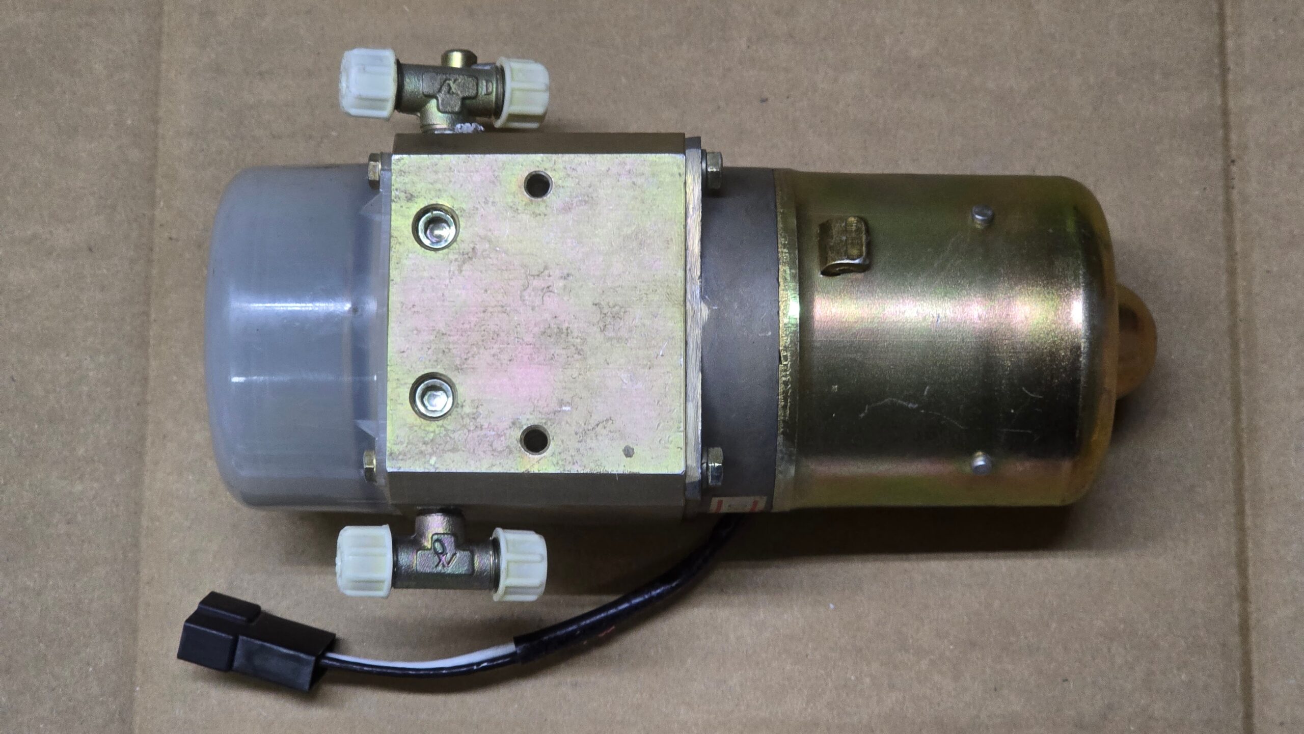NOS 155871791 Hydraulic pump, roof