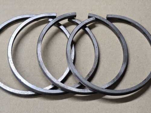NOS 61610331400 Piston oil scraper ring, set of 4