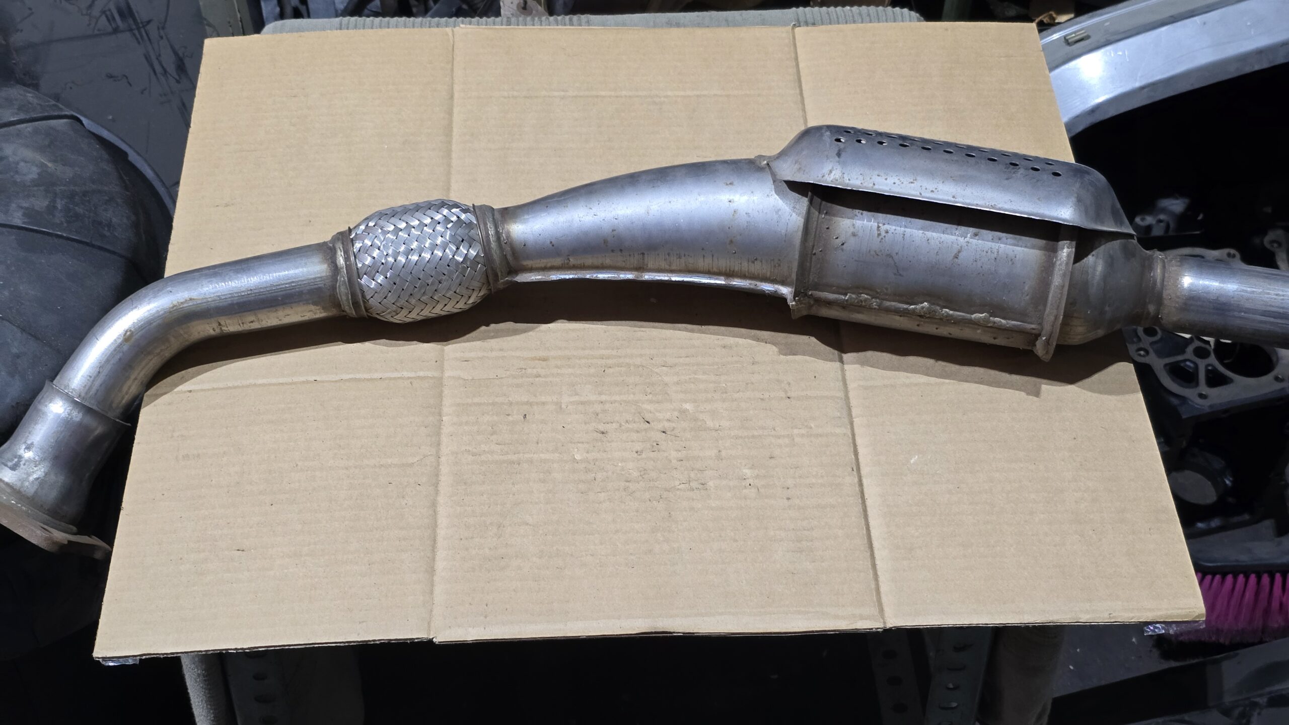 NOS 6K0253085BX Catalytic converter