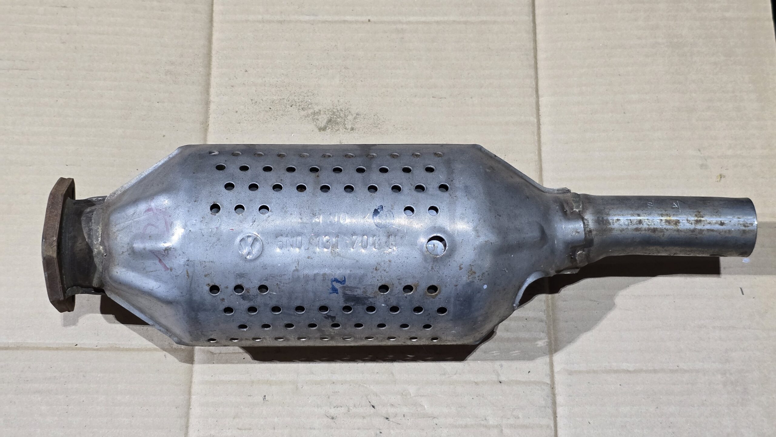 NOS 6N0131701H Catalytic converter
