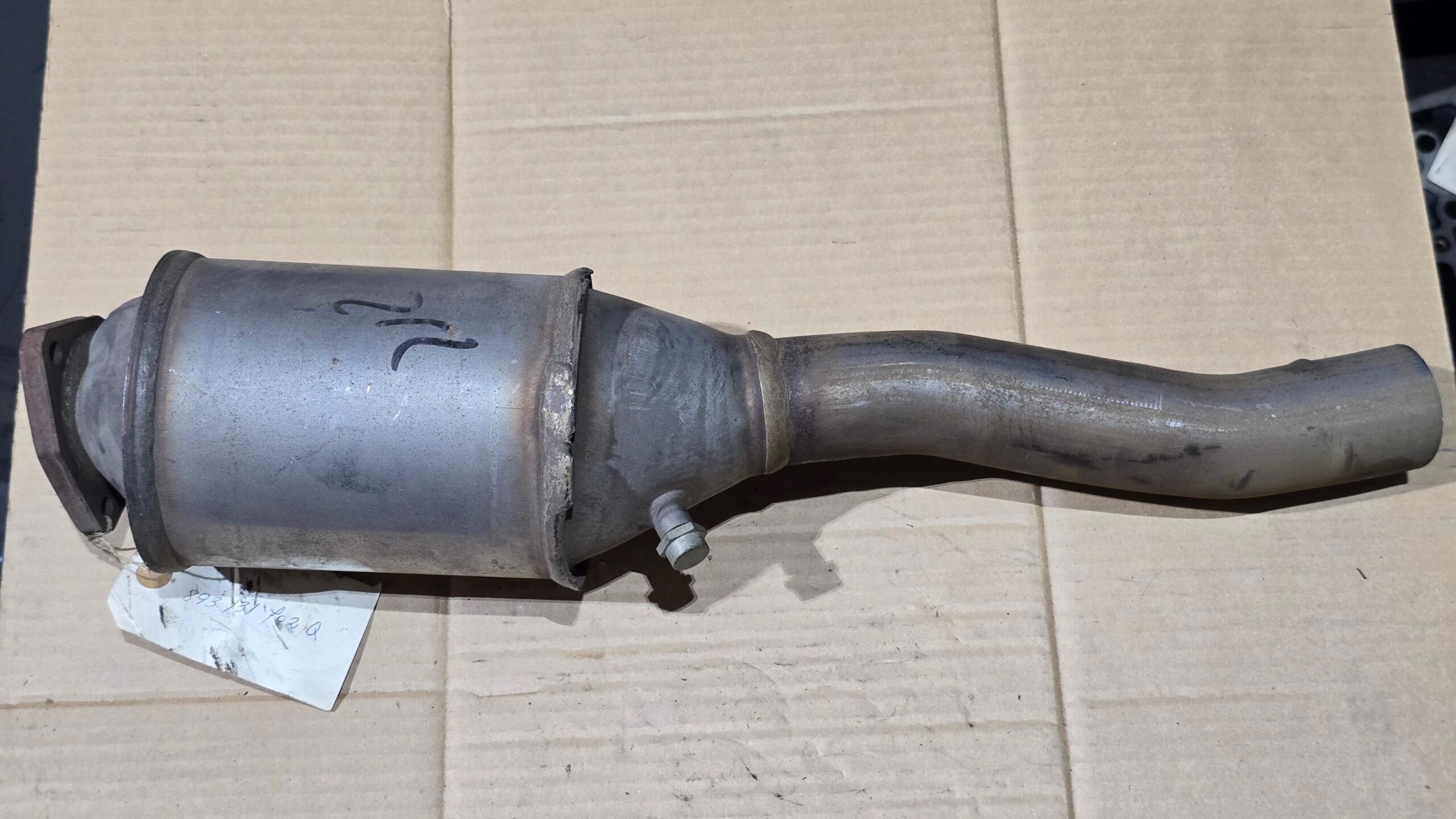 NOS 893131702Q Catalytic converter