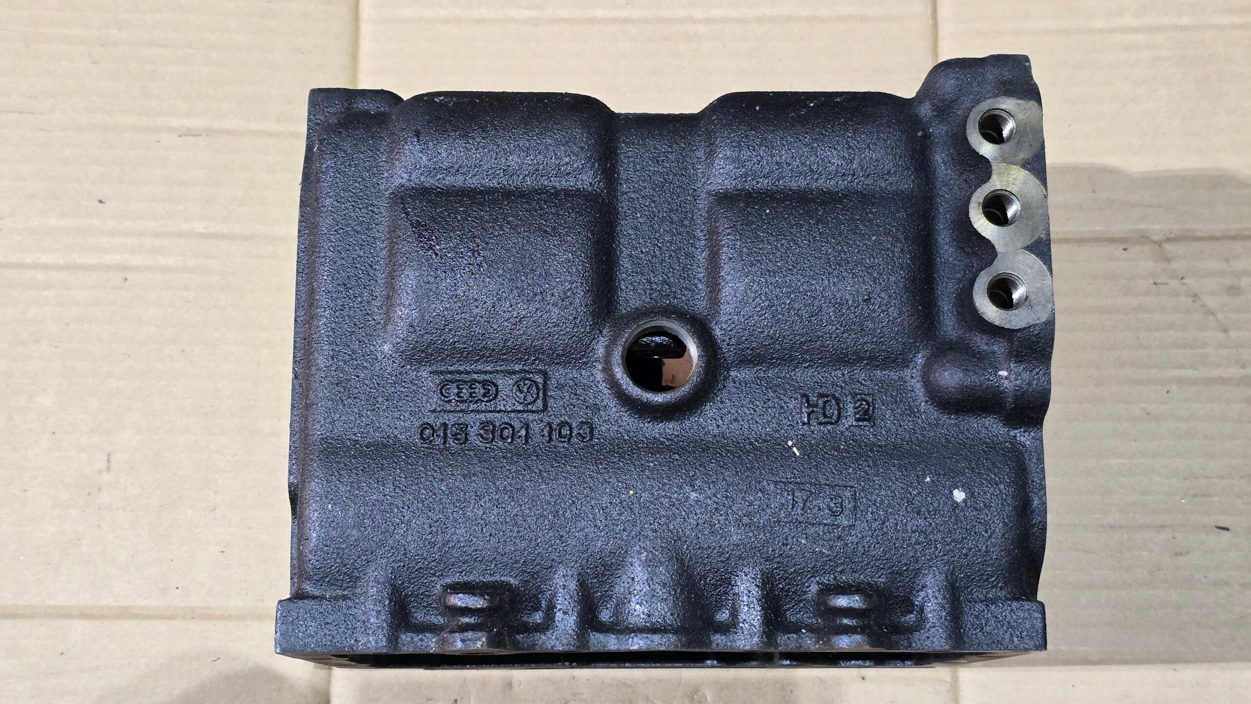 NOS 015301103 Gear housing