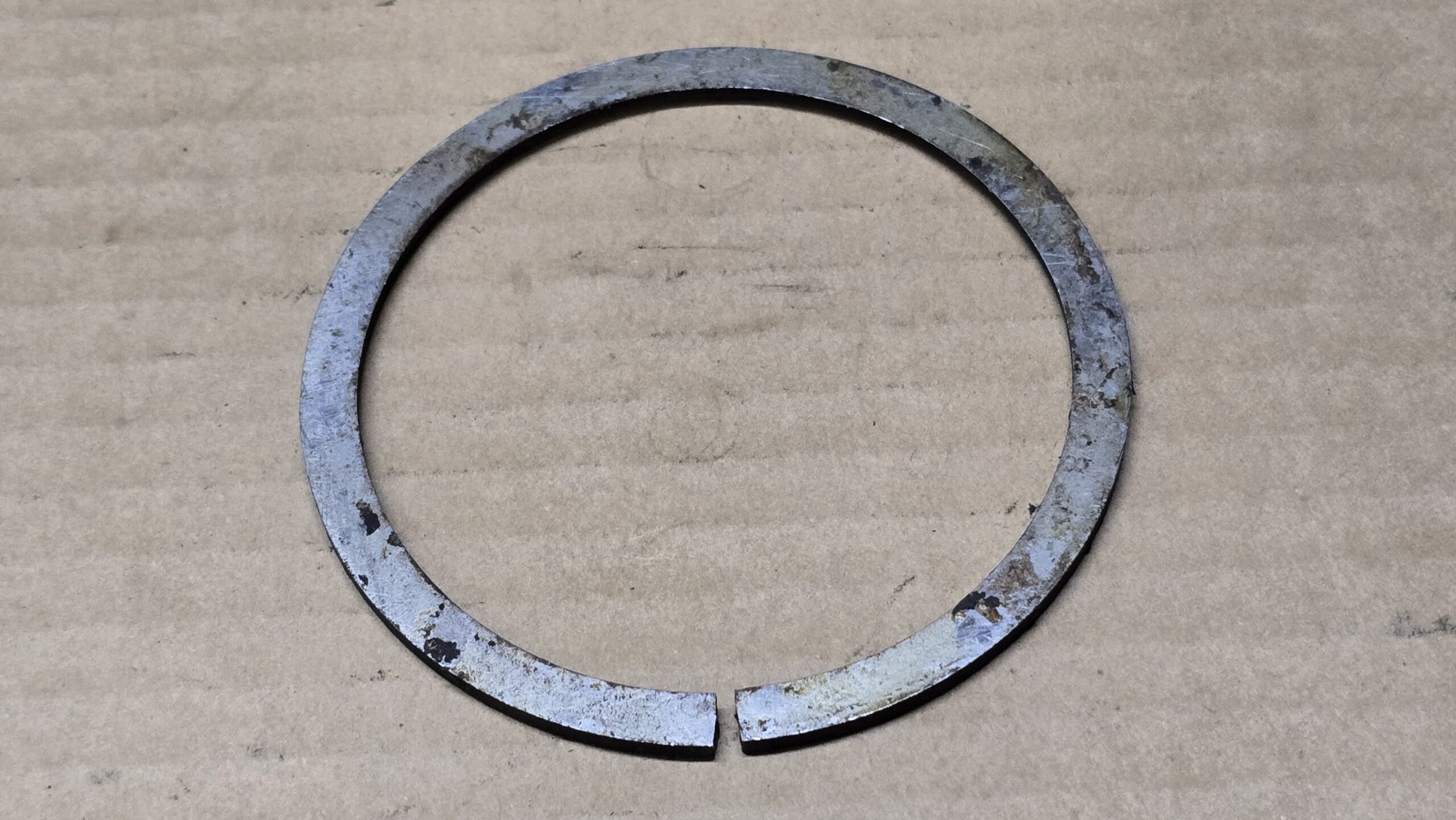 (NOS) 113 517 199 Shim 2.8mm, differential