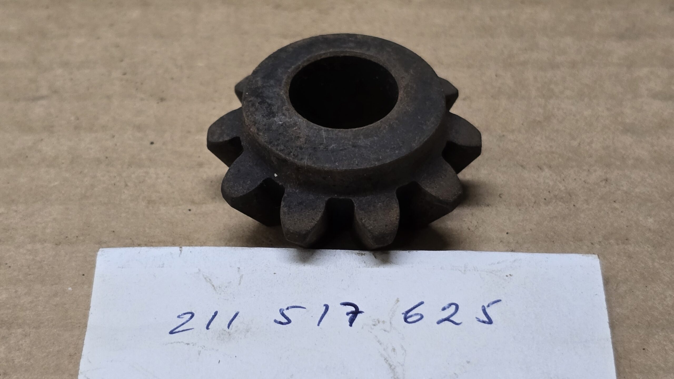 NOS 211517625 Pinion Z10, LSD