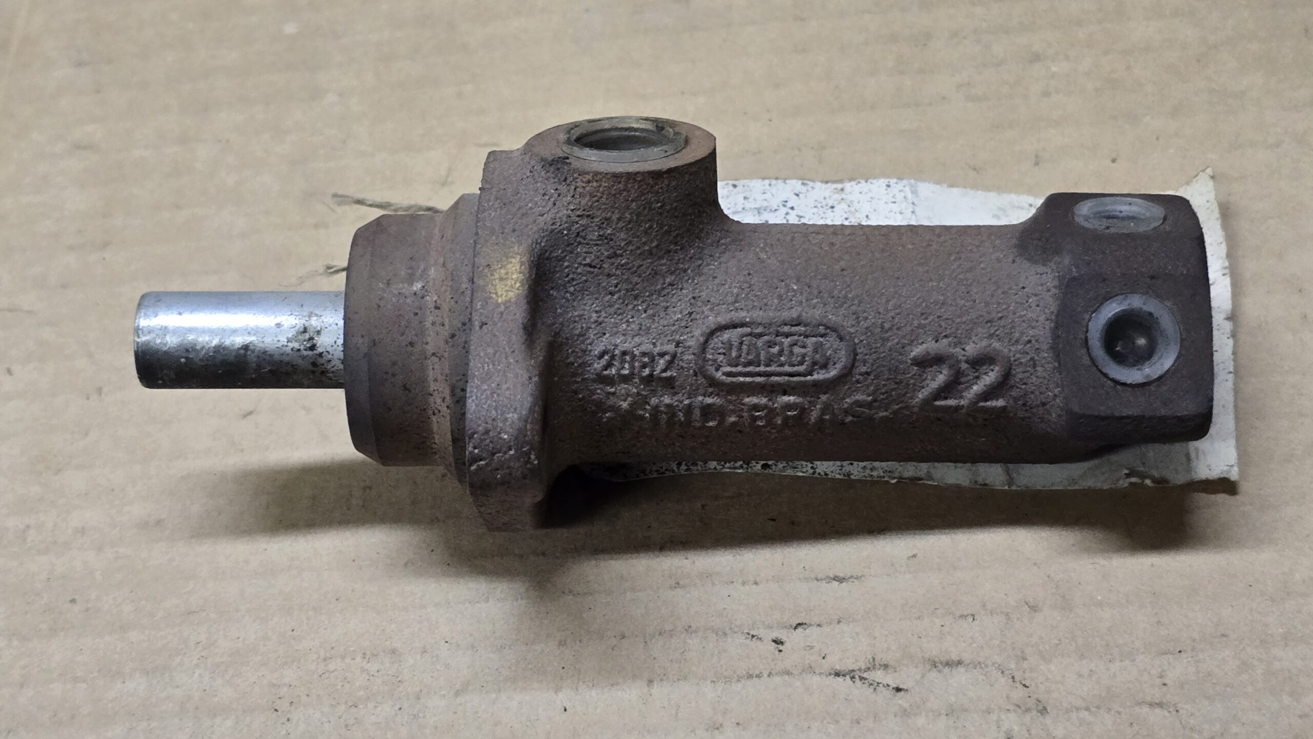 NOS 2116110111 Brake master cylinder 22mm