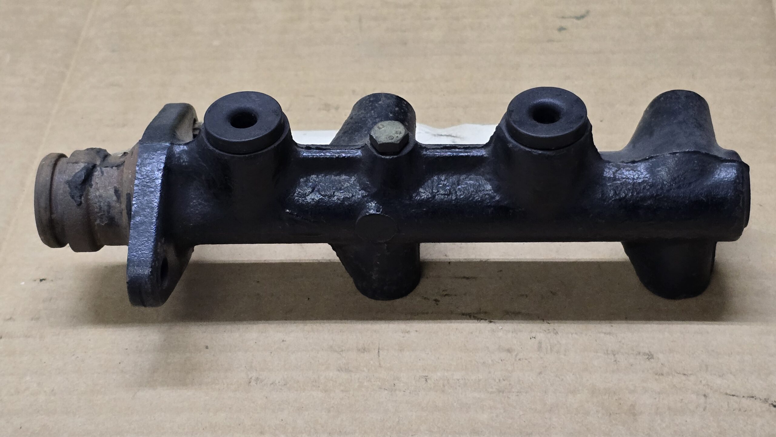 NOS 171611015A Brake master cylinder 17mm