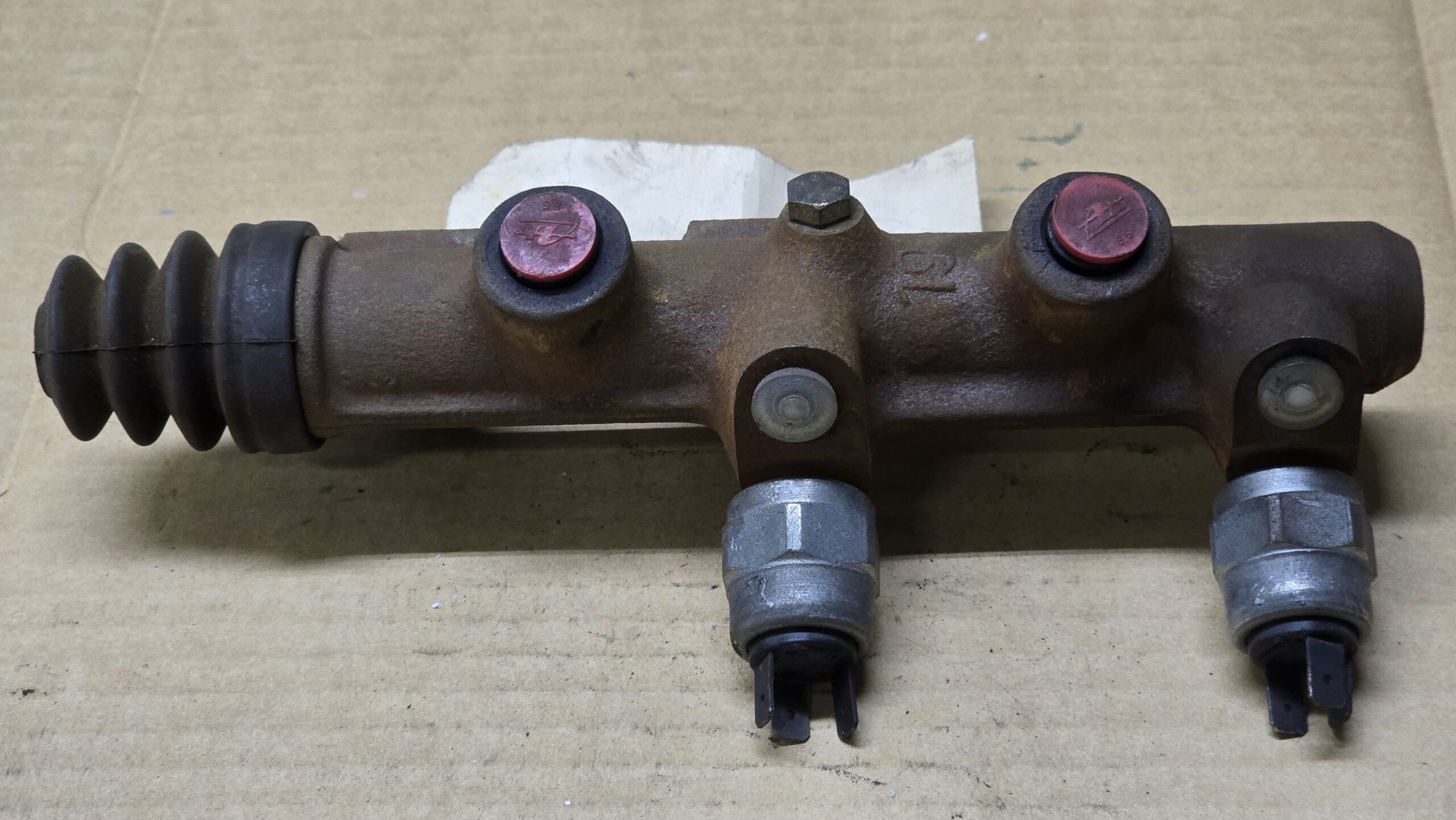 NOS 171611015H Brake master cylinder 19mm