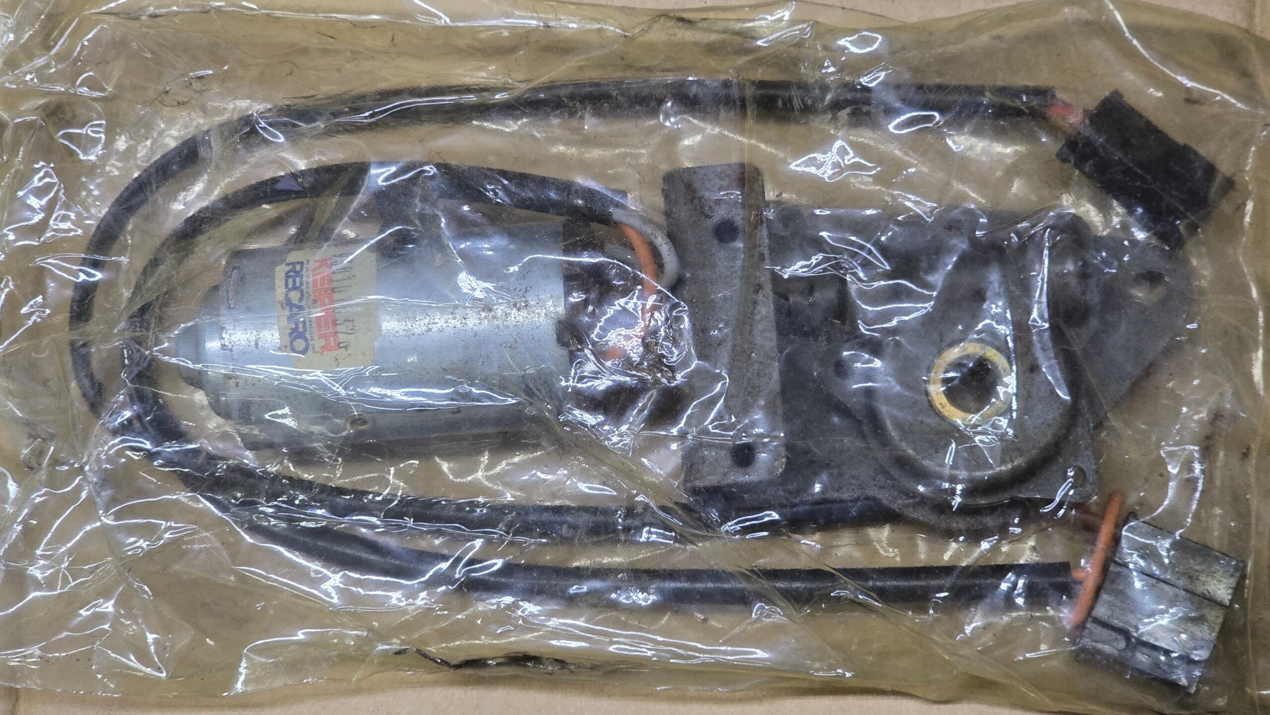 NOS 191959761 Seat motor, left