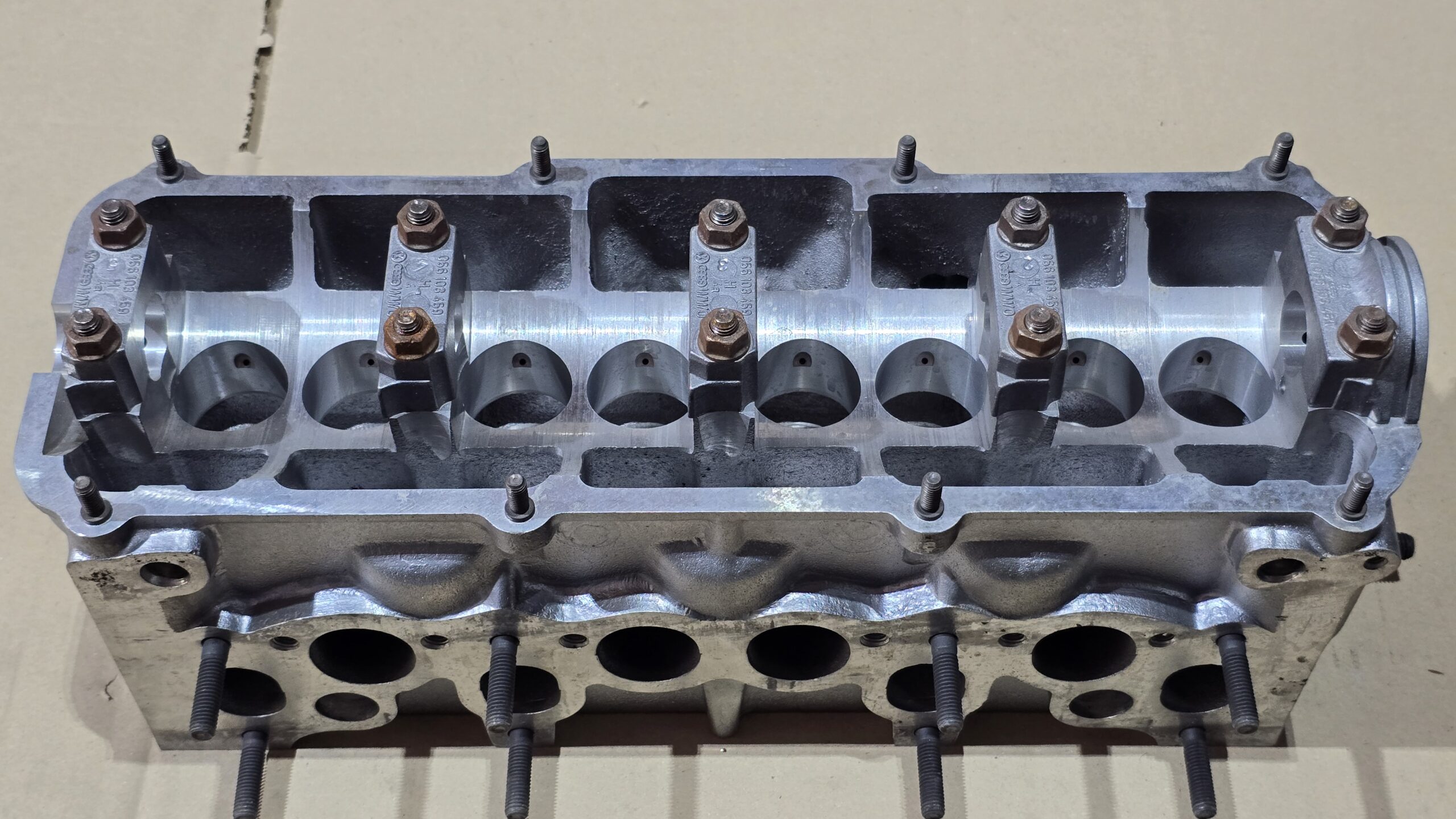 NOS 068103351AA Cylinder head