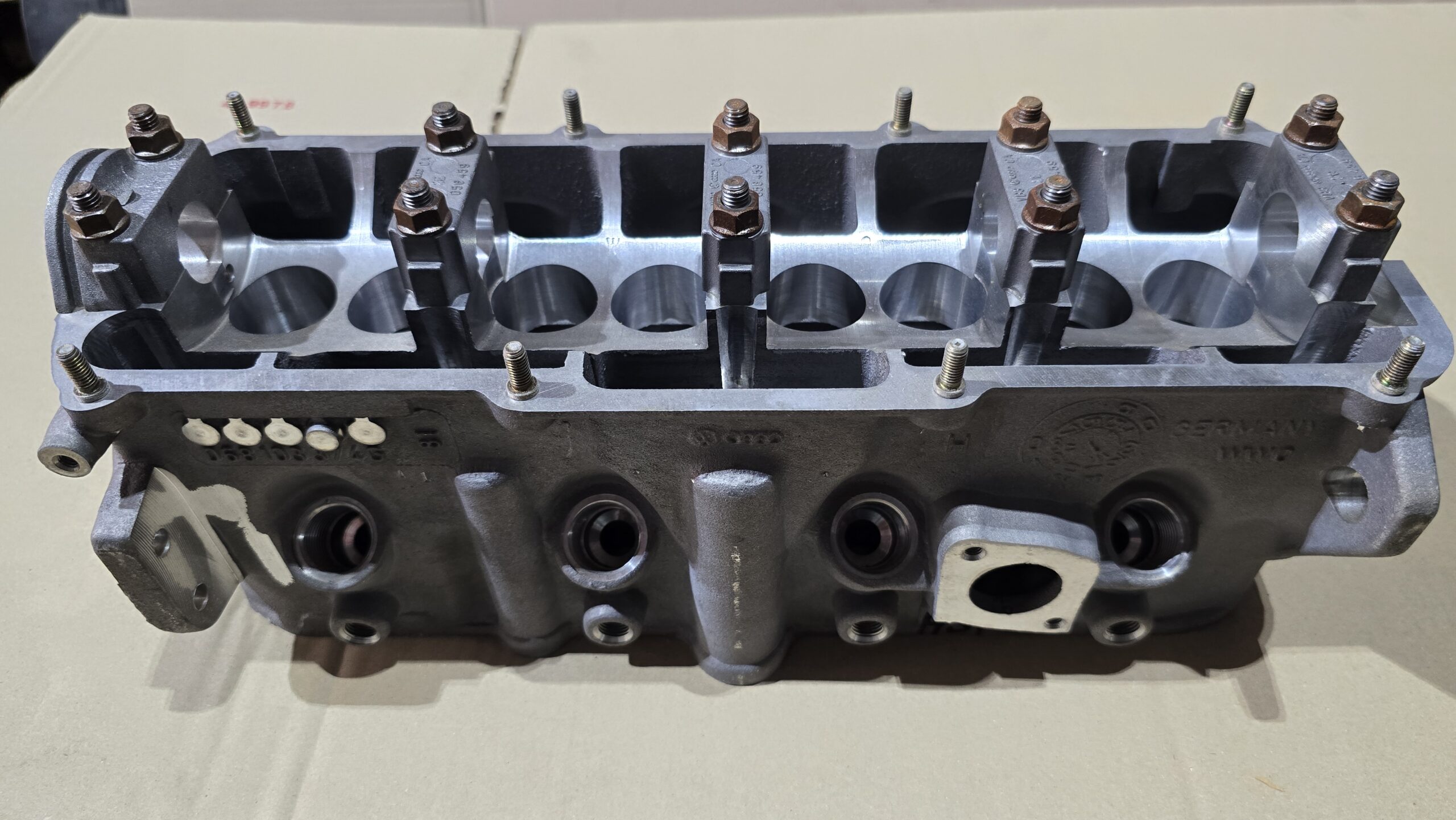 NOS 068103351AF Cylinder head